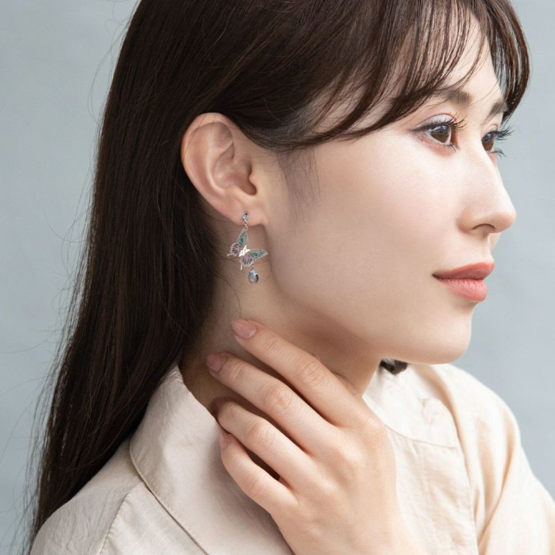 ピアス ニッケルフリー 透かし バタフライ 蝶 ストーン チタンポスト スタッドピアス