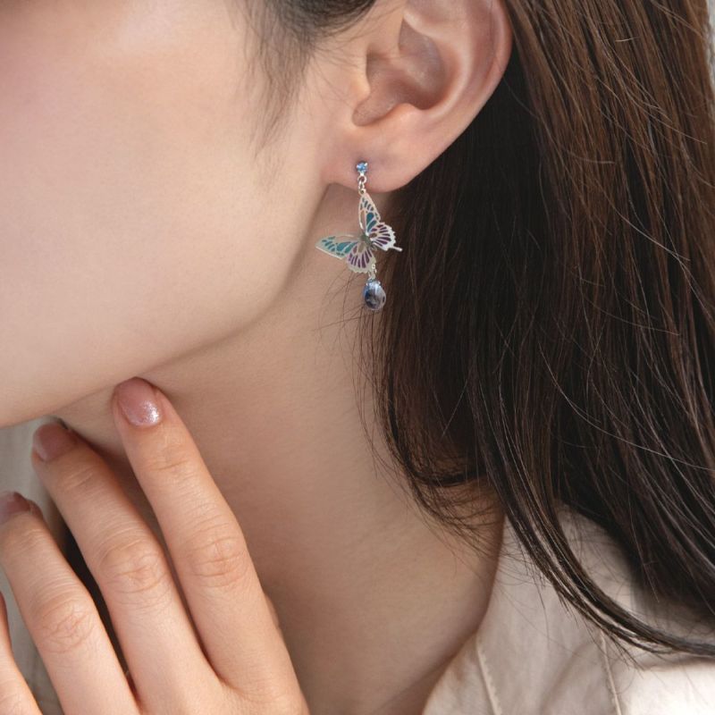 ピアス ニッケルフリー 透かし バタフライ 蝶 ストーン チタンポスト スタッドピアス