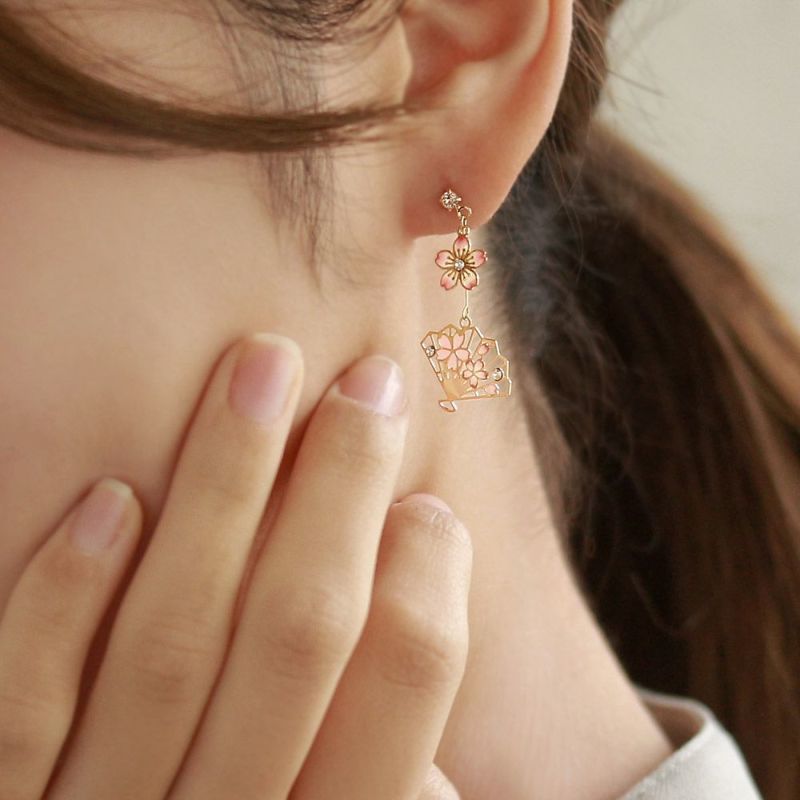 ピアス ニッケルフリー 桜 扇子 アシンメトリー チタンポスト スタッドピアス