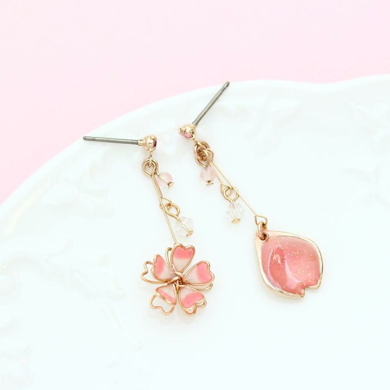 ピアス ニッケルフリー 桜 花弁 ワイヤー フラワー ビーズ アシンメトリー チタンポスト スタッドピアス