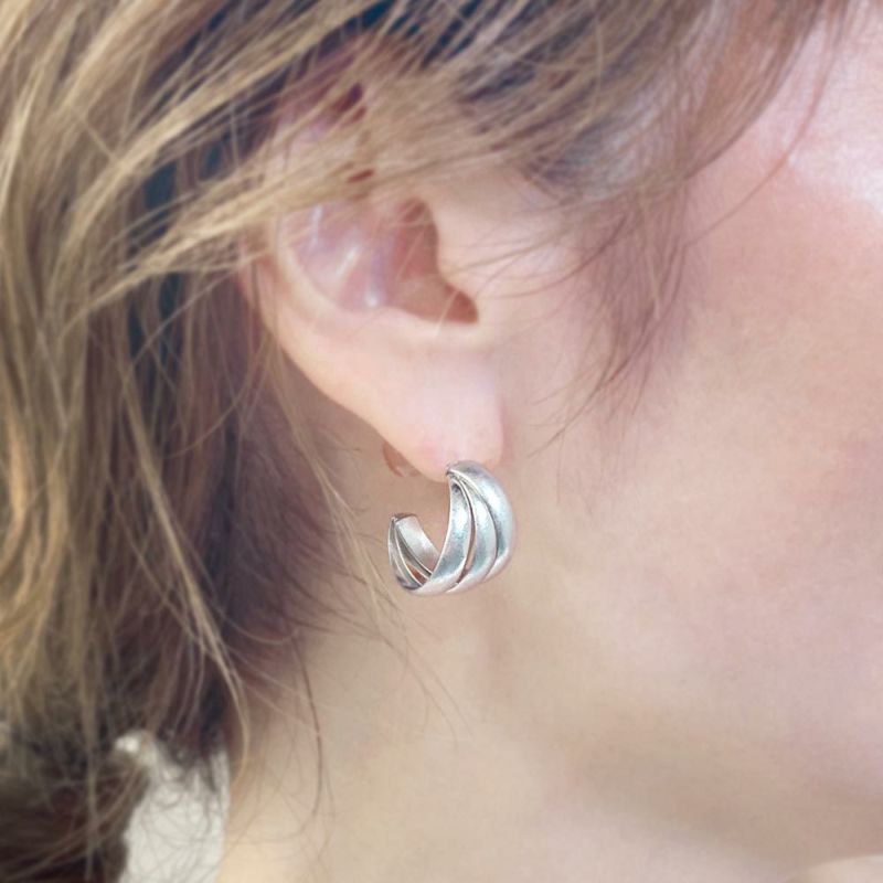 【LIMITED NUMBER】MELLOW フープ風 3連 マットメタル バックキャッチ チタンポストピアス