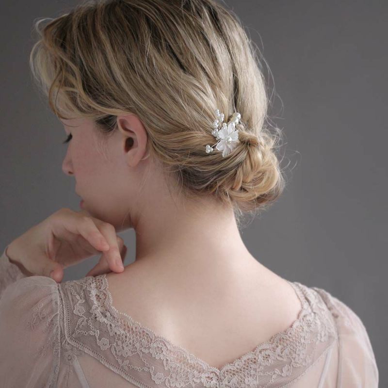 Classy コーム ホワイト フラワー パール ワイヤーコーム ヘアコーム