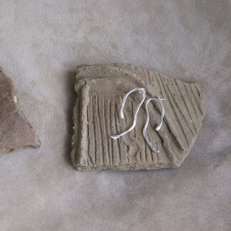 【LIMITED NUMBER】silver925 collection ウェーブ スタッドピアス ニッケルフリー ミニジュエリーポーチ付き