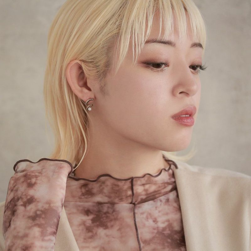 ピアス ニッケルフリー ラテグレージュ パール ツイスト ライン チタンポスト スタッドピアス