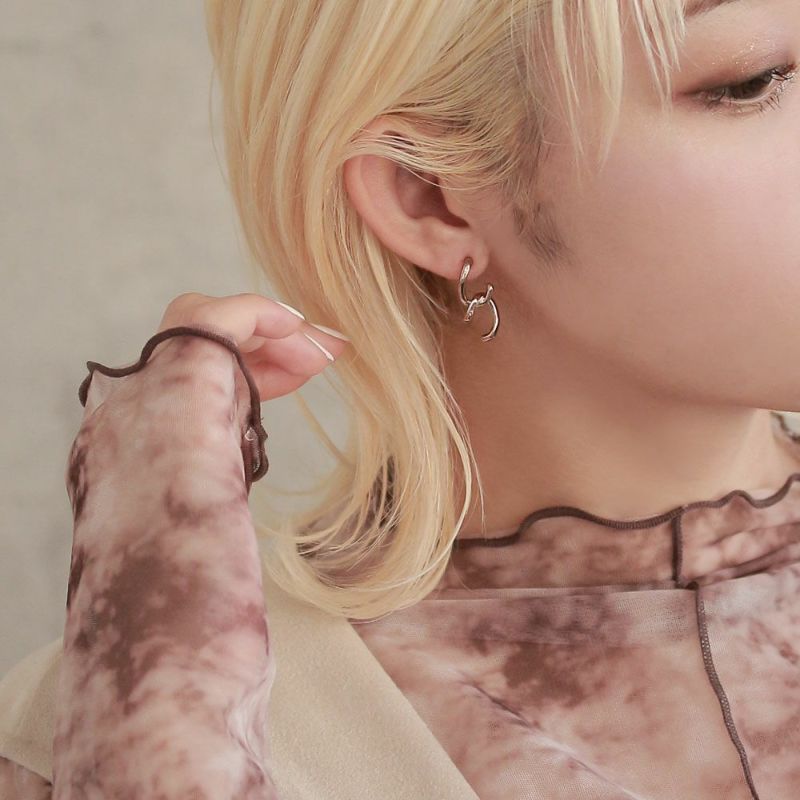 ピアス ニッケルフリー ラテグレージュ リンク チタンポスト スタッドピアス