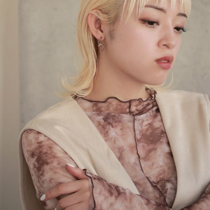 ピアス ニッケルフリー ラテグレージュ リンク チタンポスト スタッドピアス