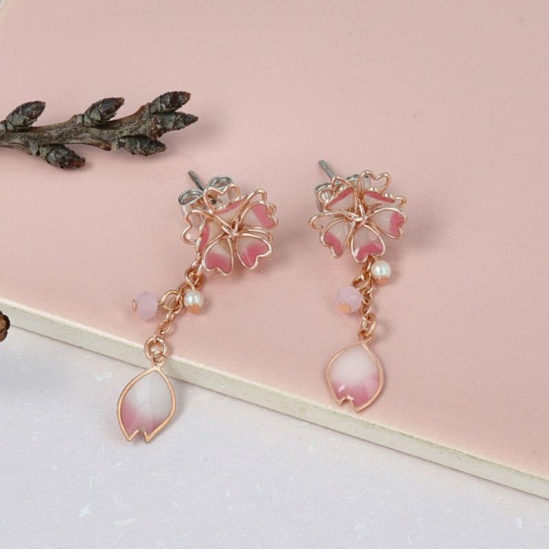 ピアス ニッケルフリー 桜 ワイヤーフラワー ゆれる花びら パール ビーズ チタンポスト スタッドピアス