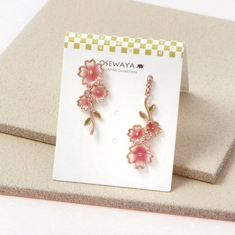 ピアス ニッケルフリー 桜 ストーン アシンメトリー チタンポスト スタッドピアス