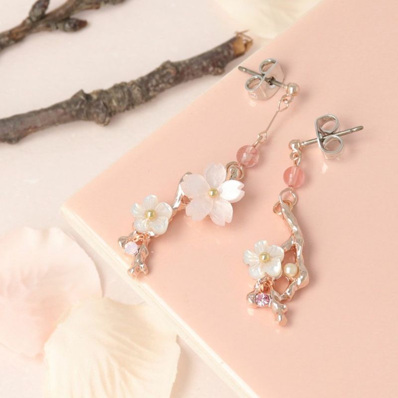 ピアス ニッケルフリー 桜 枝 天然石 シェル パール ストーン ピンクゴールド アシンメトリー チタンポスト スタッドピアス