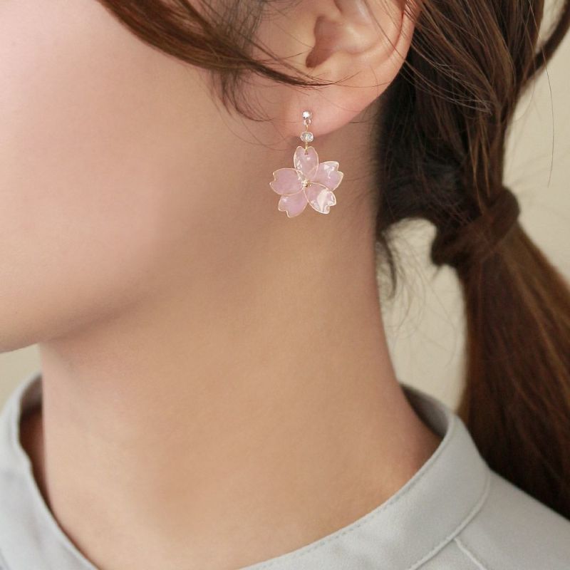 樹脂ピアス 桜 ストーン レジン スタッドピアス