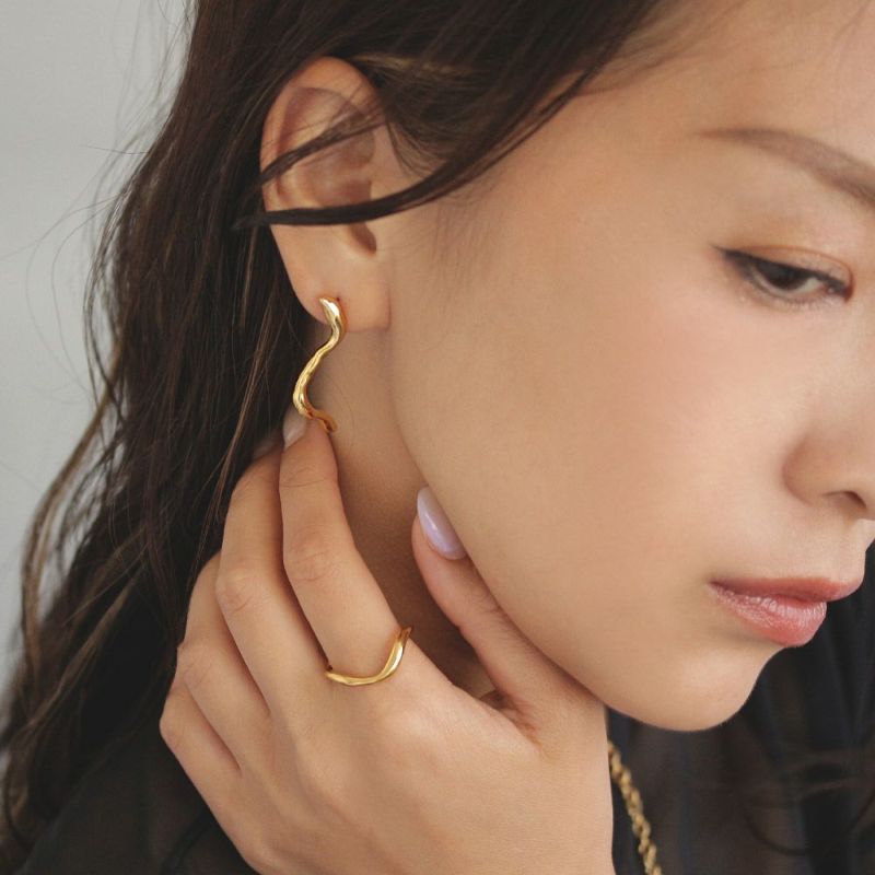 【Finobelle】Stainless Luxe ピアス ウェーブ サージカルステンレスポスト スタッドピアス
