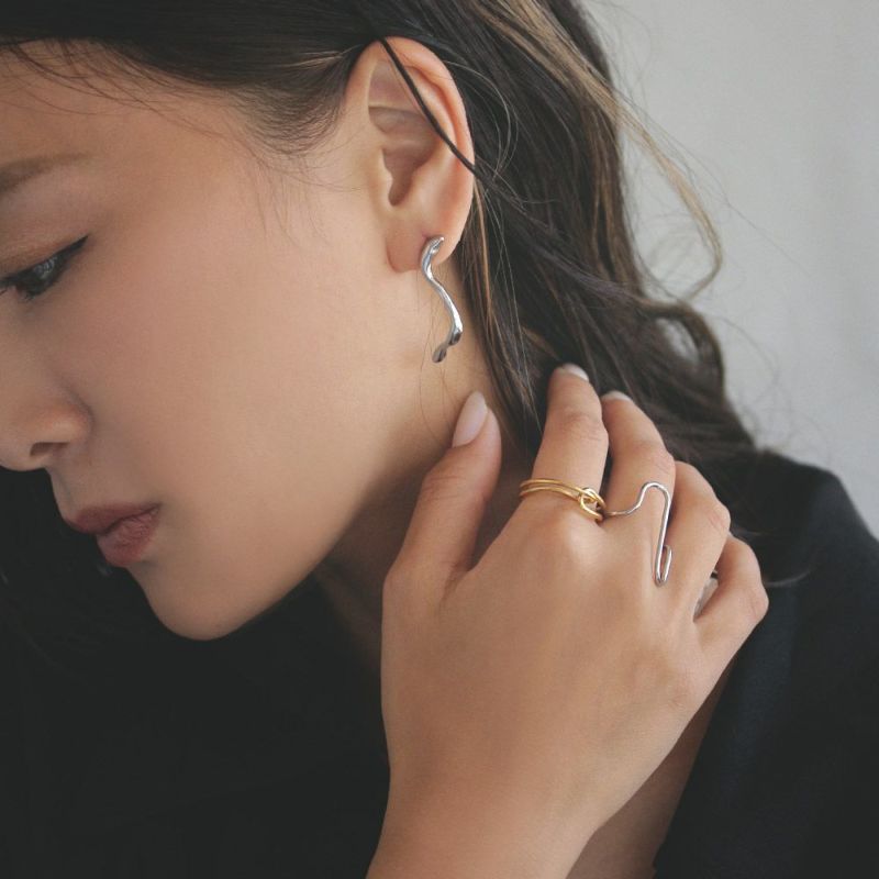 【Finobelle】Stainless Luxe ピアス ウェーブ サージカルステンレスポスト スタッドピアス