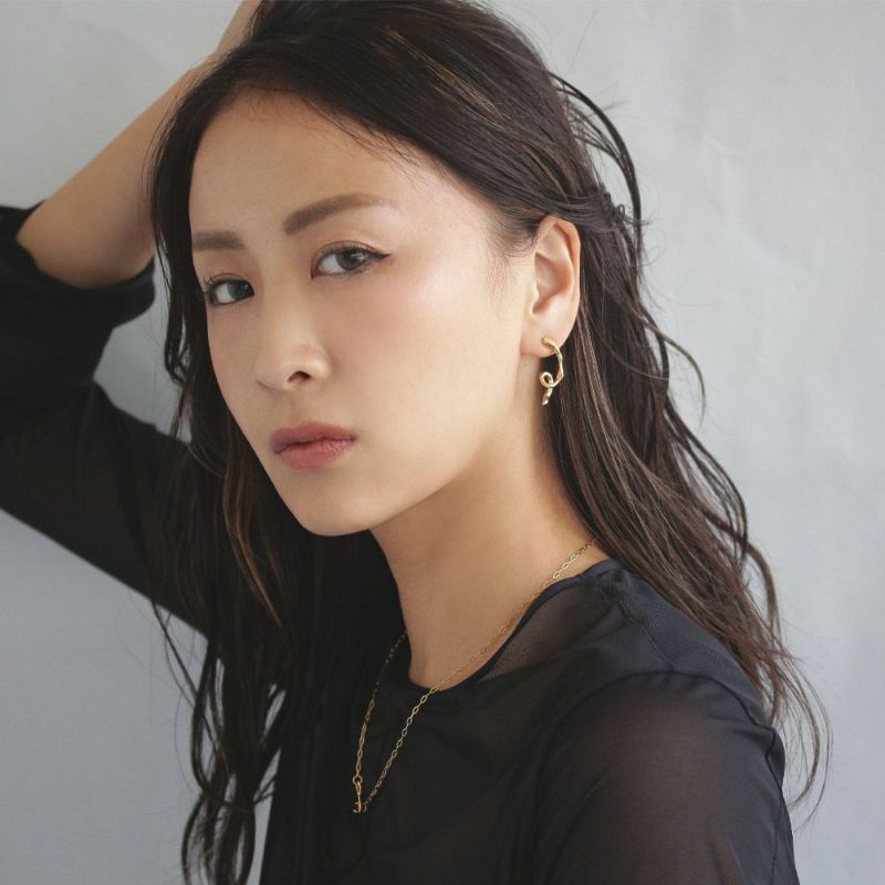 【Finobelle】Stainless Luxe ピアス カーブ ロール サージカルステンレスポスト スタッドピアス