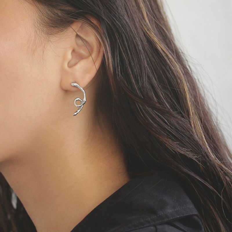 【Finobelle】Stainless Luxe ピアス カーブ ロール サージカルステンレスポスト スタッドピアス