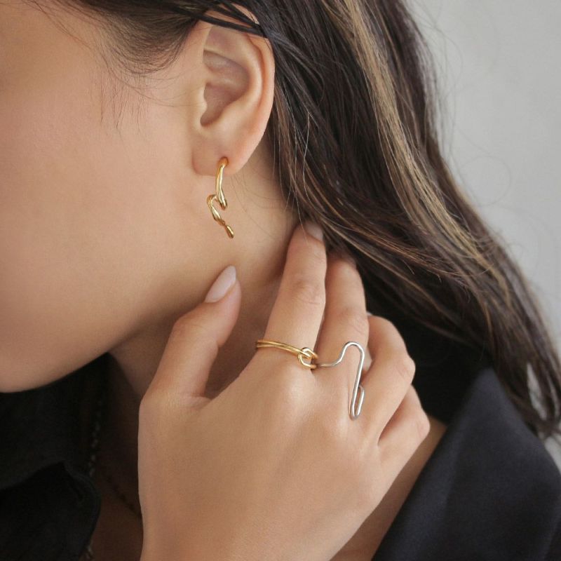 【Finobelle】Stainless Luxe ピアス ツイスト サージカルステンレスポスト スタッドピアス
