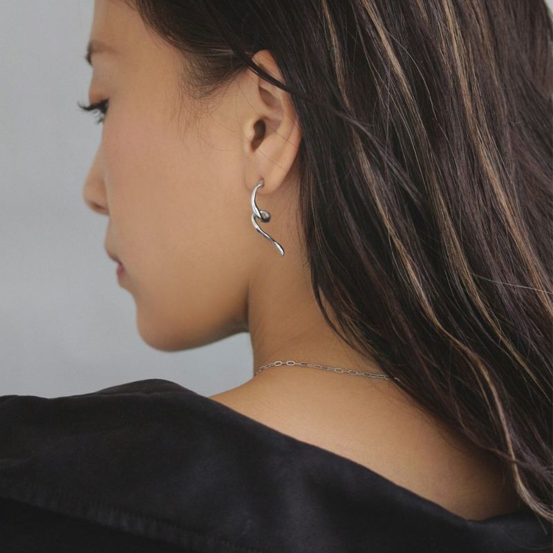 【Finobelle】Stainless Luxe ピアス ツイスト サージカルステンレスポスト スタッドピアス