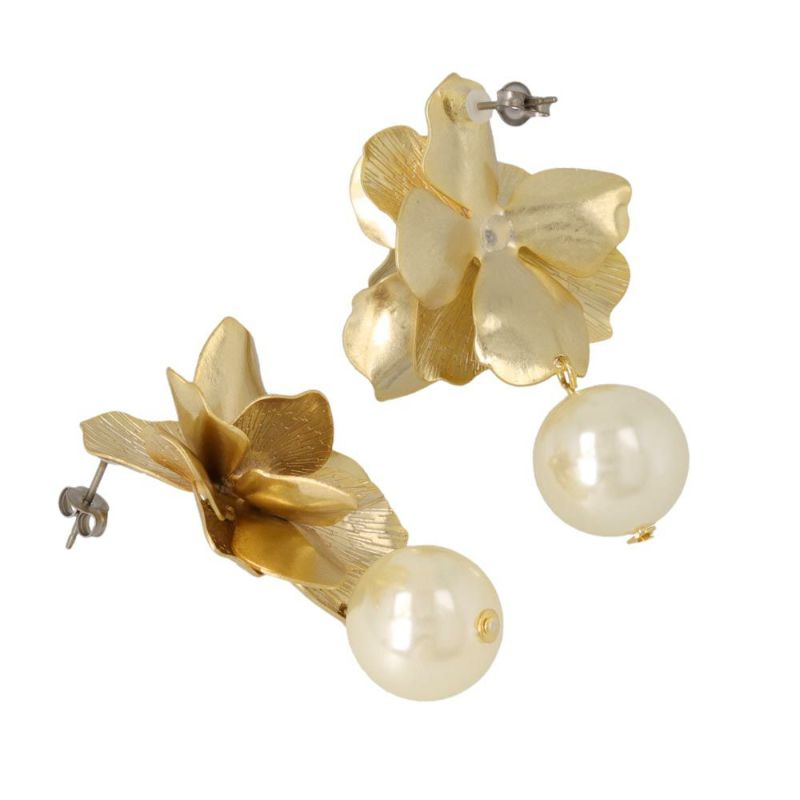 Classy GARDEN ピアス ニッケルフリー フラワー メタル ボリューム パール チタンポスト スタッドピアス