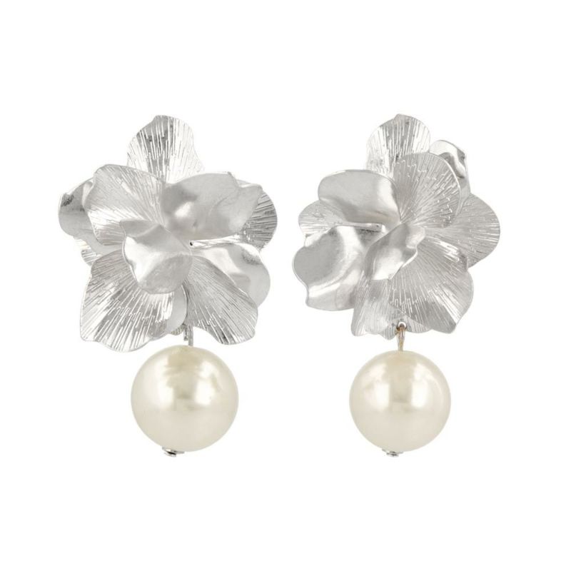 Classy GARDEN ピアス ニッケルフリー フラワー メタル ボリューム パール チタンポスト スタッドピアス