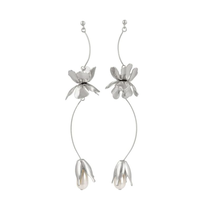 Classy GARDEN ピアス ニッケルフリー フラワー メタル ウェーブ ドロップ パール ロング チタンポスト スタッドピアス