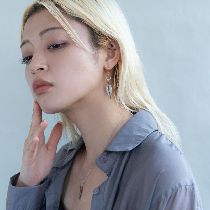 ピアス 陶器風 手塗り 木の葉 フックピアス