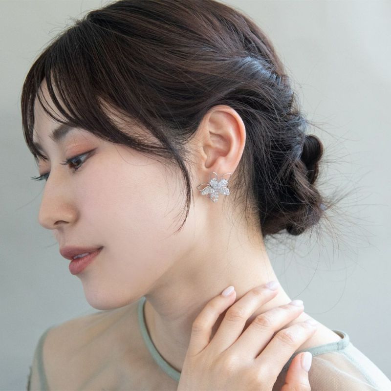 Classy ピアス ニッケルフリー ワイヤー フラワー クリア ビーズ ステンレスポスト スタッドピアス