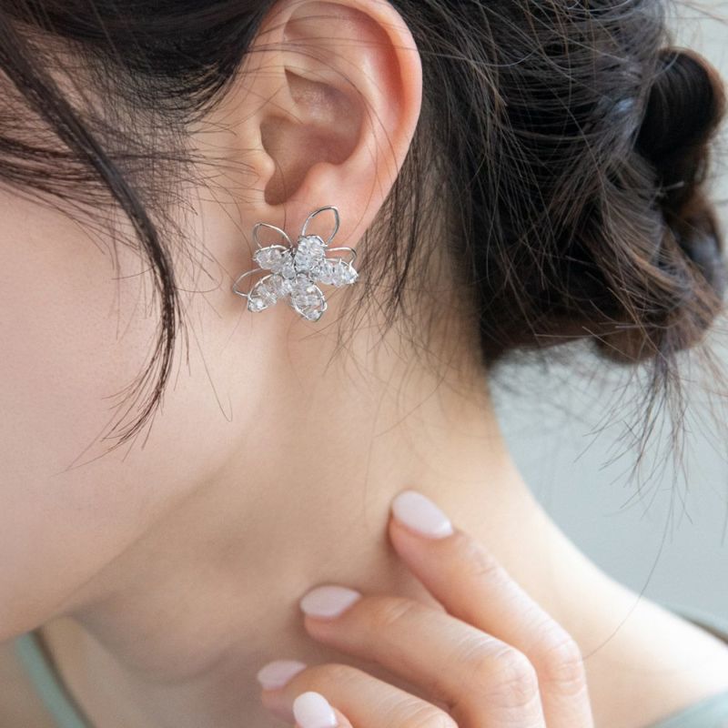 Classy ピアス ニッケルフリー ワイヤー フラワー クリア ビーズ ステンレスポスト スタッドピアス