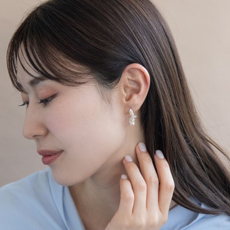 樹脂ピアス トリプル ミニ フラワー カラー パール ストーン スタッドピアス