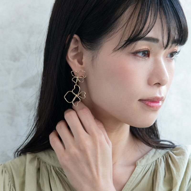 ピアス ニッケルフリー フラワー メタル チタンポスト スタッドピアス