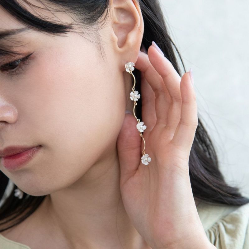 ピアス ニッケルフリー メタル ウェーブ ライン フラワー パール チタンポスト スタッドピアス