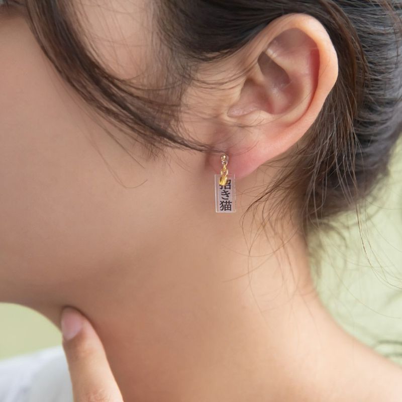 樹脂ピアス 招き猫 白/黒 ビーズ アシンメトリー スタッドピアス