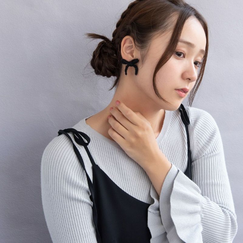 ピアス ニッケルフリー モヘア リボン かぎ編み ステンレスポスト スタッドピアス