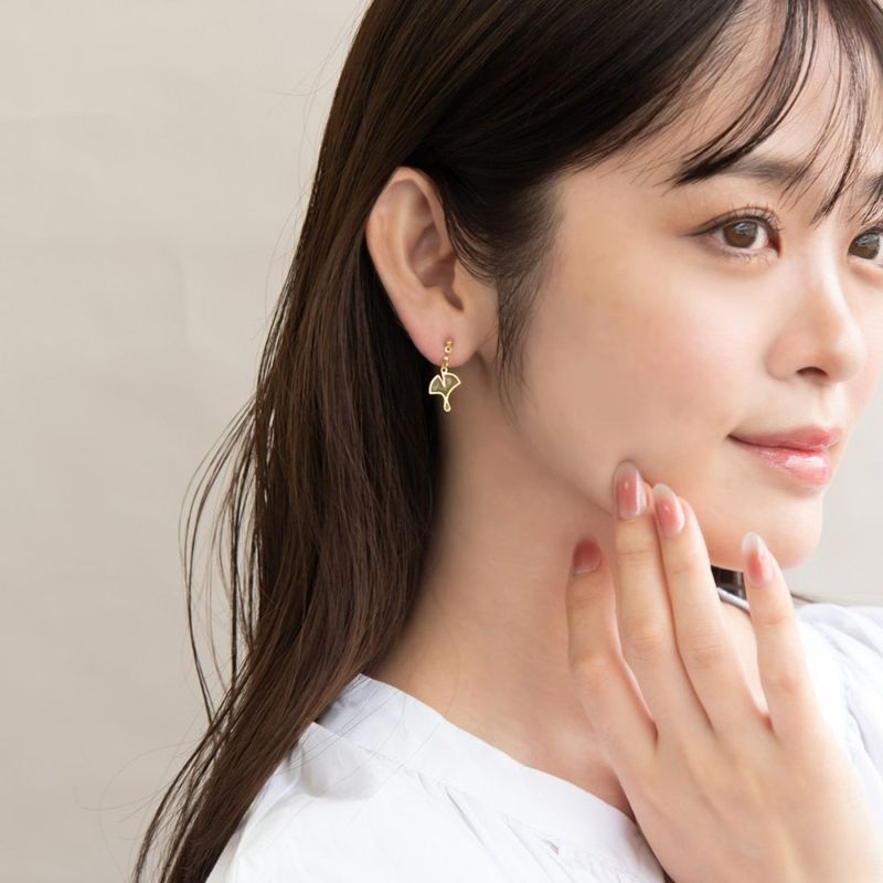ピアス 和風 紅葉 もみじ 銀杏 イチョウ グラデーション アシンメトリー メタル チタンポスト スタッドピアス