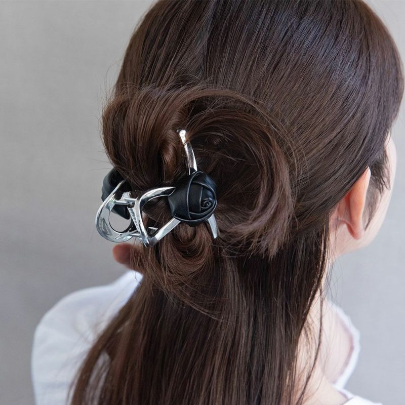 ヘアクリップ yura フラワー ローズ 巻きバラ 薔薇 フェイクレザー ロール バンスクリップ
