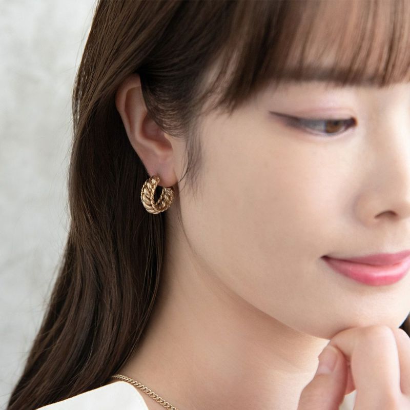 ピアス sable gold サブルゴールド メタル スリー ライン ツイスト カーブ ステンレスポスト C型 スタッドピアス