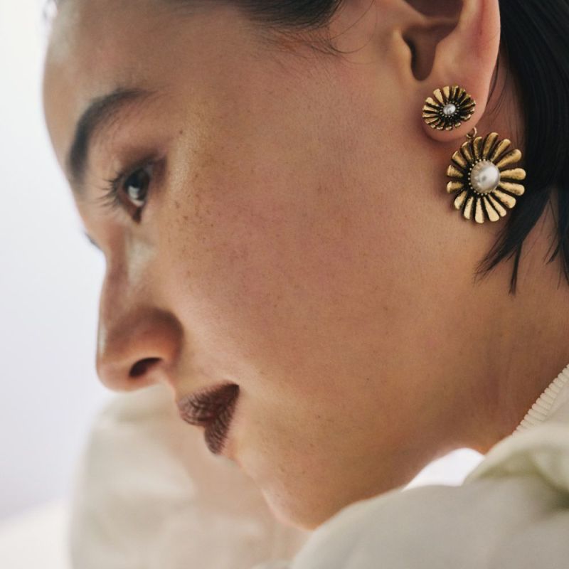 【LIMITED NUMBER】Vintage Like ピアス ニッケルフリー メタル フラワー マーガレット ダブル パール バックキャッチ チタンポスト スタッドピアス