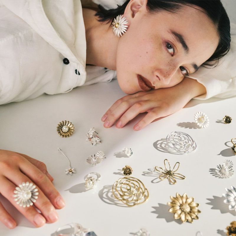 【LIMITED NUMBER】Vintage Like ピアス ニッケルフリー メタル フラワー マーガレット ダブル パール バックキャッチ チタンポスト スタッドピアス