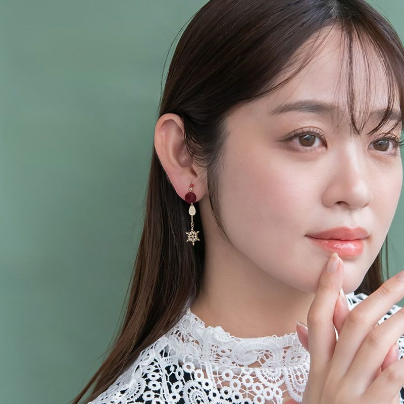 イヤリング ニッケルフリー メタル 雪の結晶 ストーン フロッキー ボール ドロップ 梨地 チェーン アシンメトリー ネジバネ式イヤリング