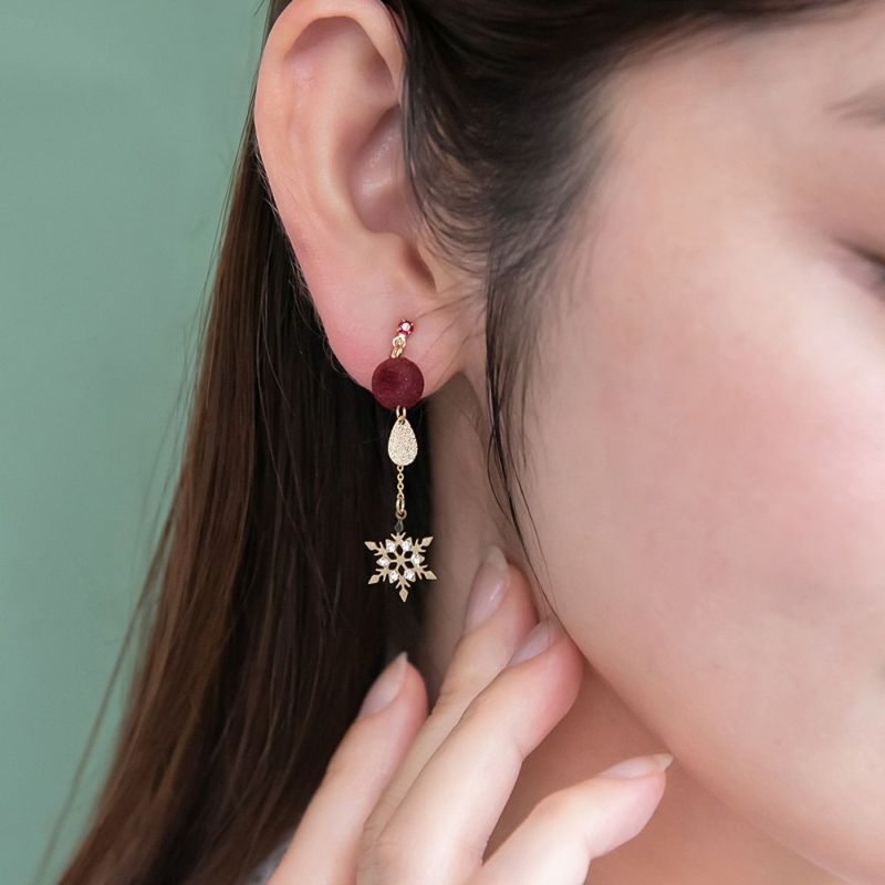 イヤリング ニッケルフリー メタル 雪の結晶 ストーン フロッキー ボール ドロップ 梨地 チェーン アシンメトリー ネジバネ式イヤリング