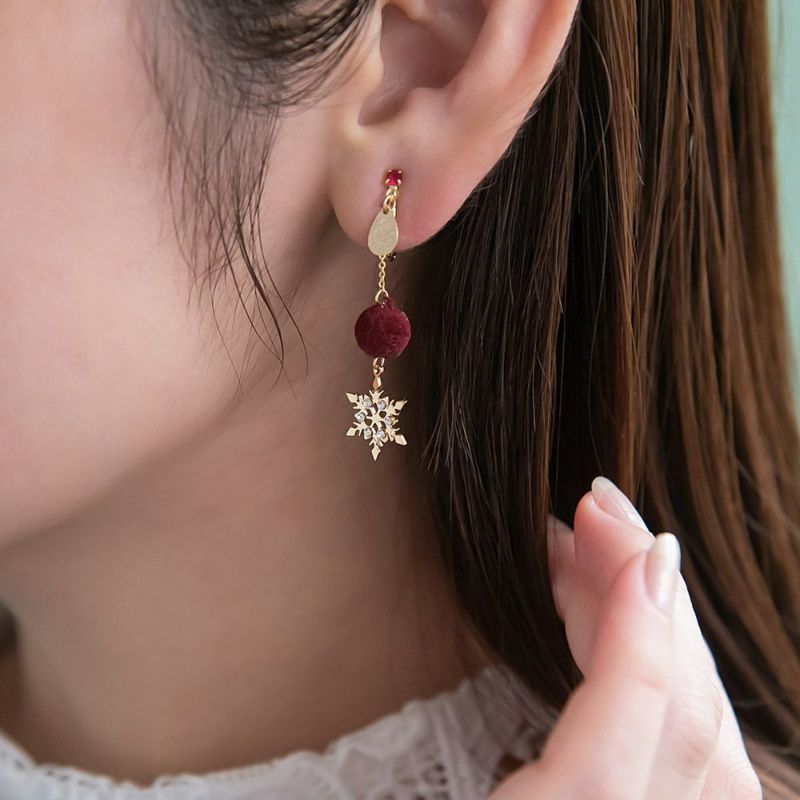 イヤリング ニッケルフリー メタル 雪の結晶 ストーン フロッキー ボール ドロップ 梨地 チェーン アシンメトリー ネジバネ式イヤリング