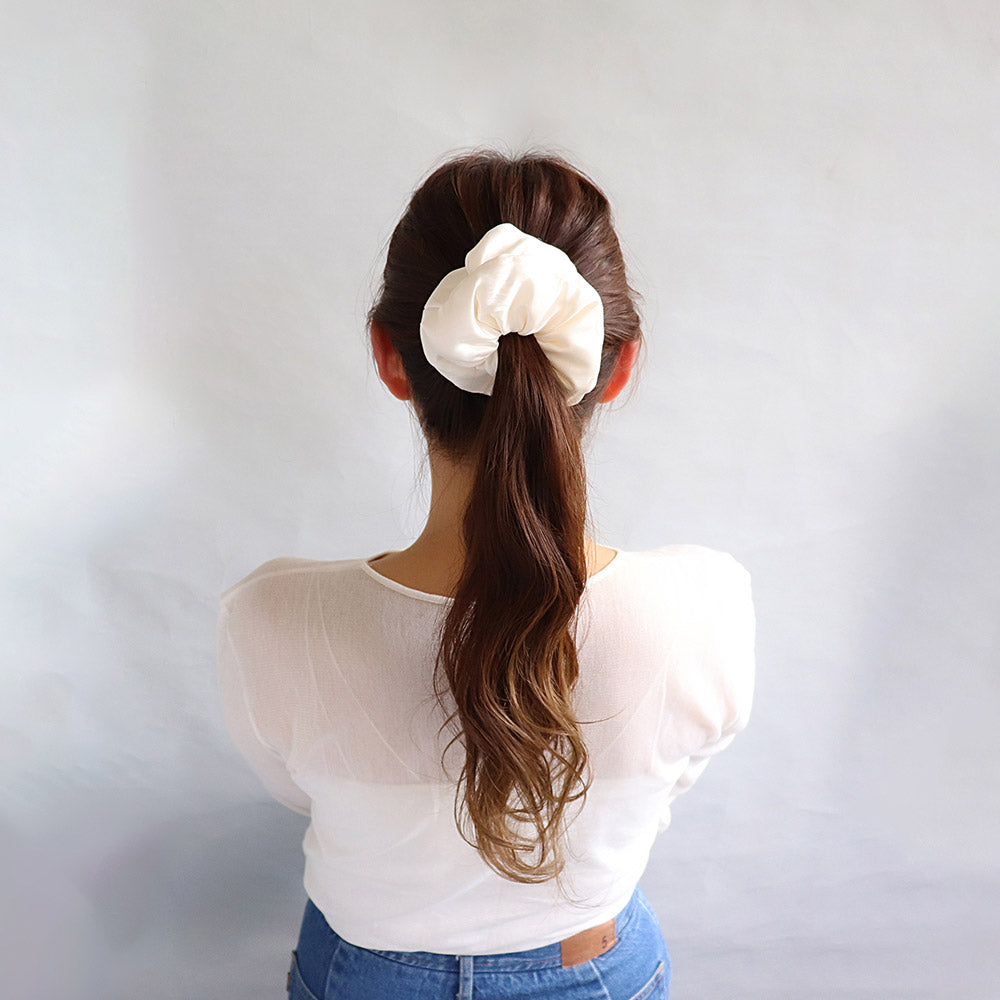 シュシュ クッション ダウン風 中綿入り ボリューム モノトーン カラー ヘアゴム ヘアポニー