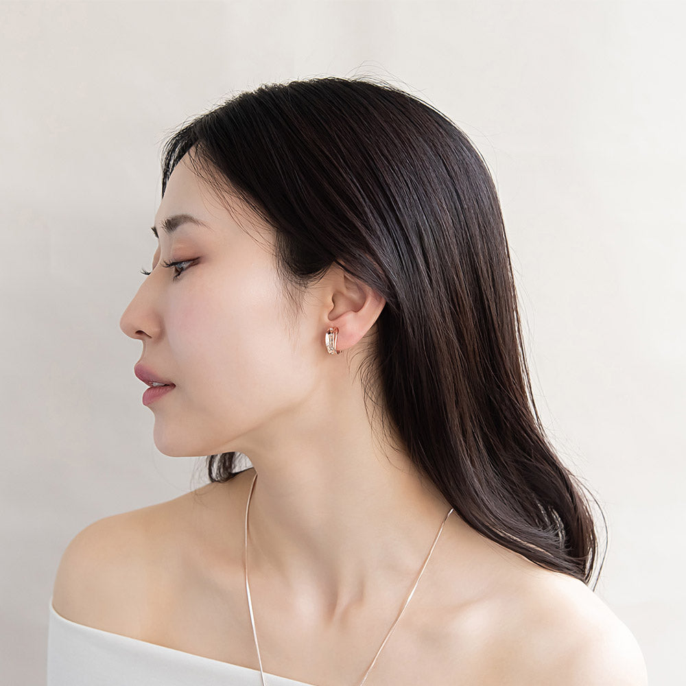 イヤリング ニッケルフリー ロゼシルバー メタル カーブ プレート ミニ ストーン ランダム ドット C型 フープ風 ネジバネ式イヤリング