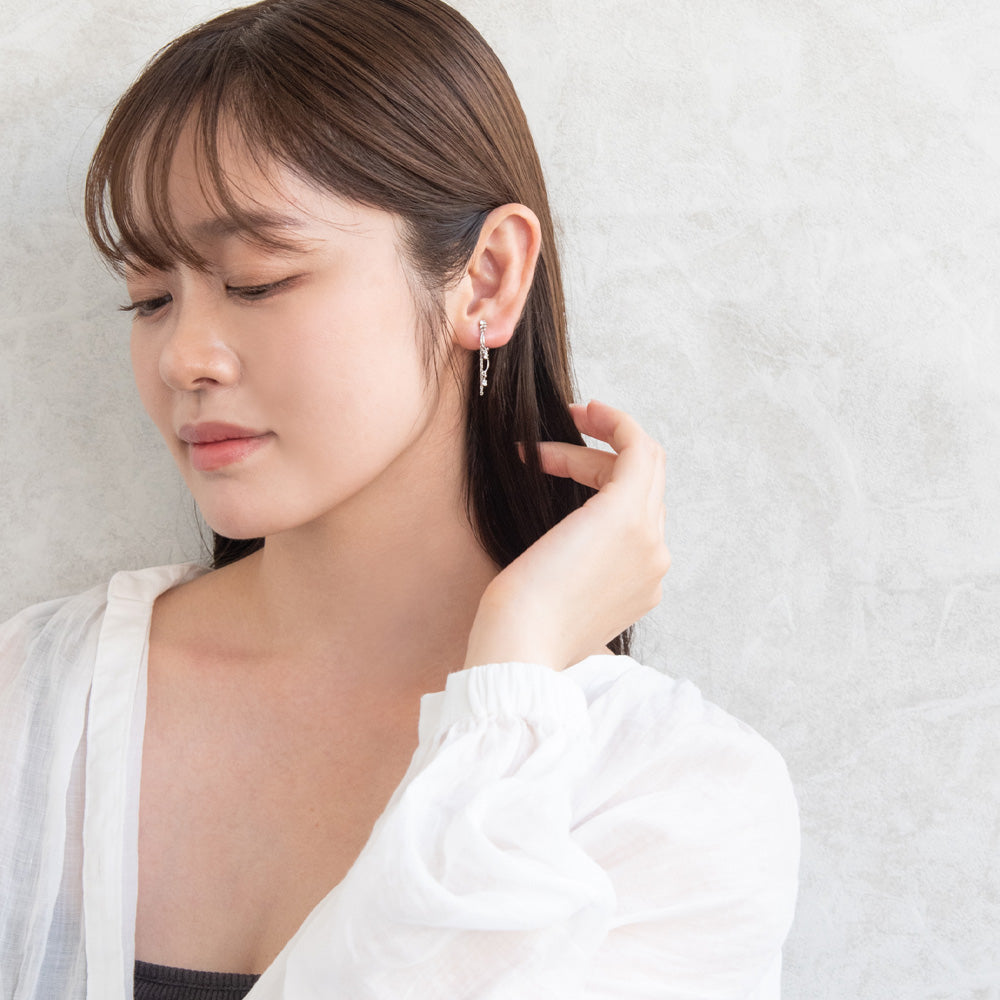 イヤリング ニッケルフリー メタル ワイヤー ウェーブ ミニ ストーン チェーン 下がり ネジバネ式イヤリング