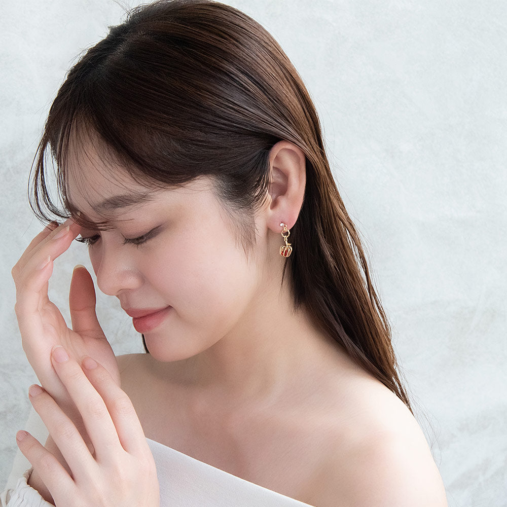 樹脂ピアス ニッケルフリー メタル リング 立体フレーム りんご 林檎 カラー ストーン スタッドピアス