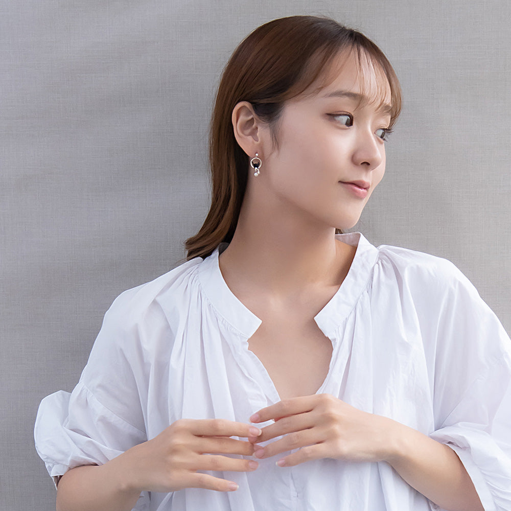 樹脂ピアス ニッケルフリー ネコと星 スタッドピアス