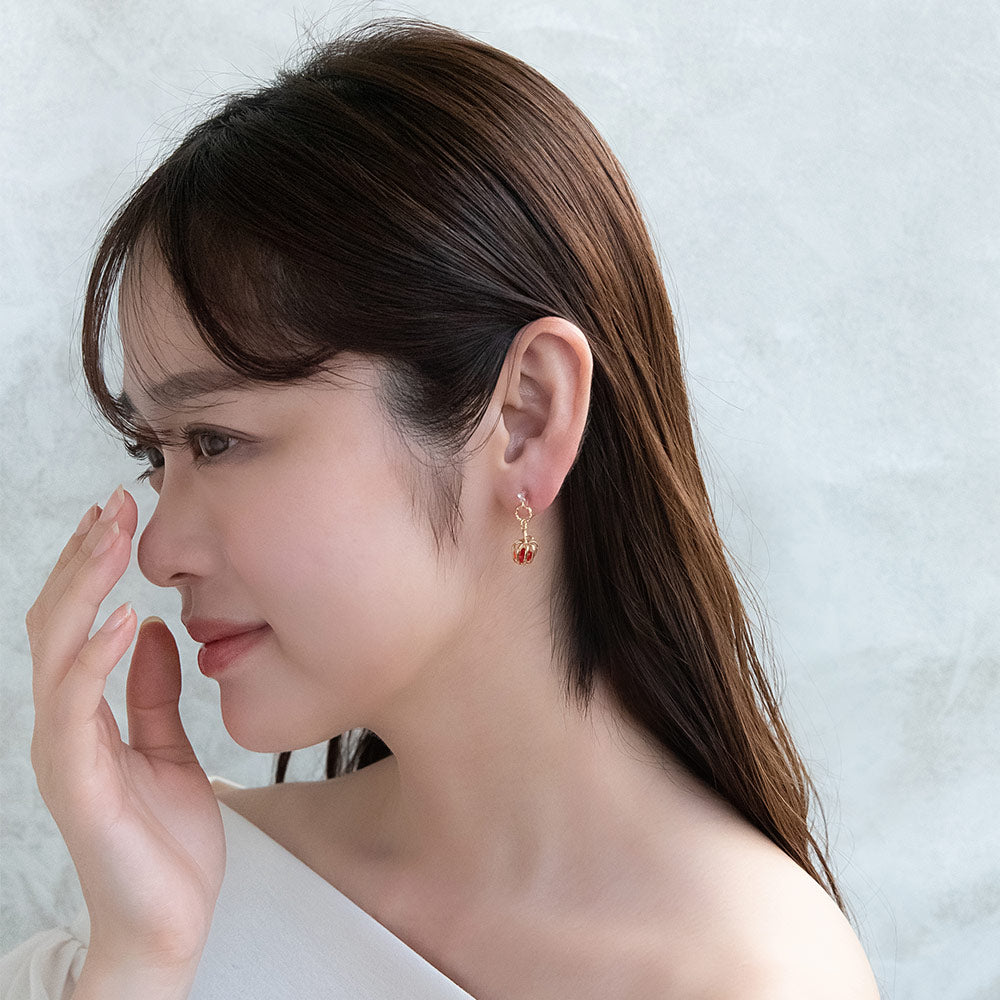 ノンホールピアス ニッケルフリー メタル リング 立体フレーム りんご 林檎 カラー ストーン イヤリング 樹脂タイプ