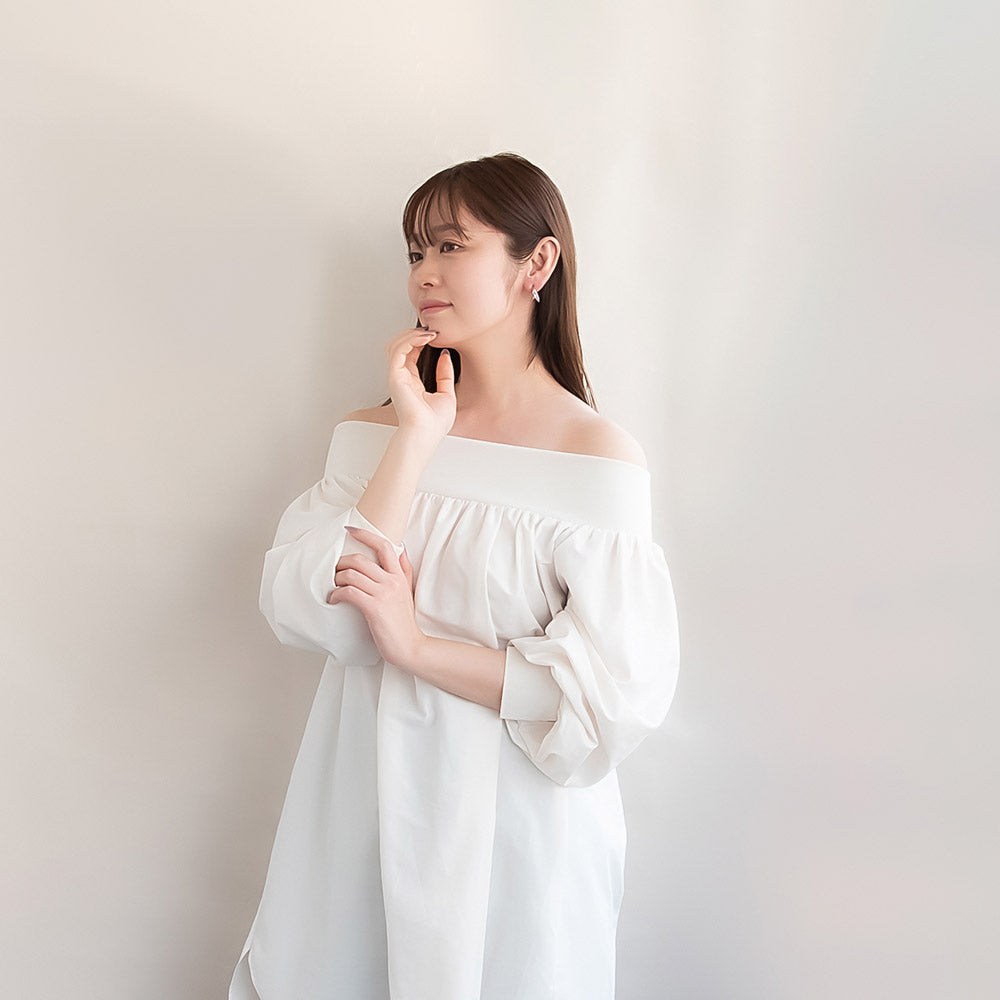 ピアス メタル クレセントムーン サイド キュービックジルコニア アーモンド カット C型 シルバーポスト スタッドピアス