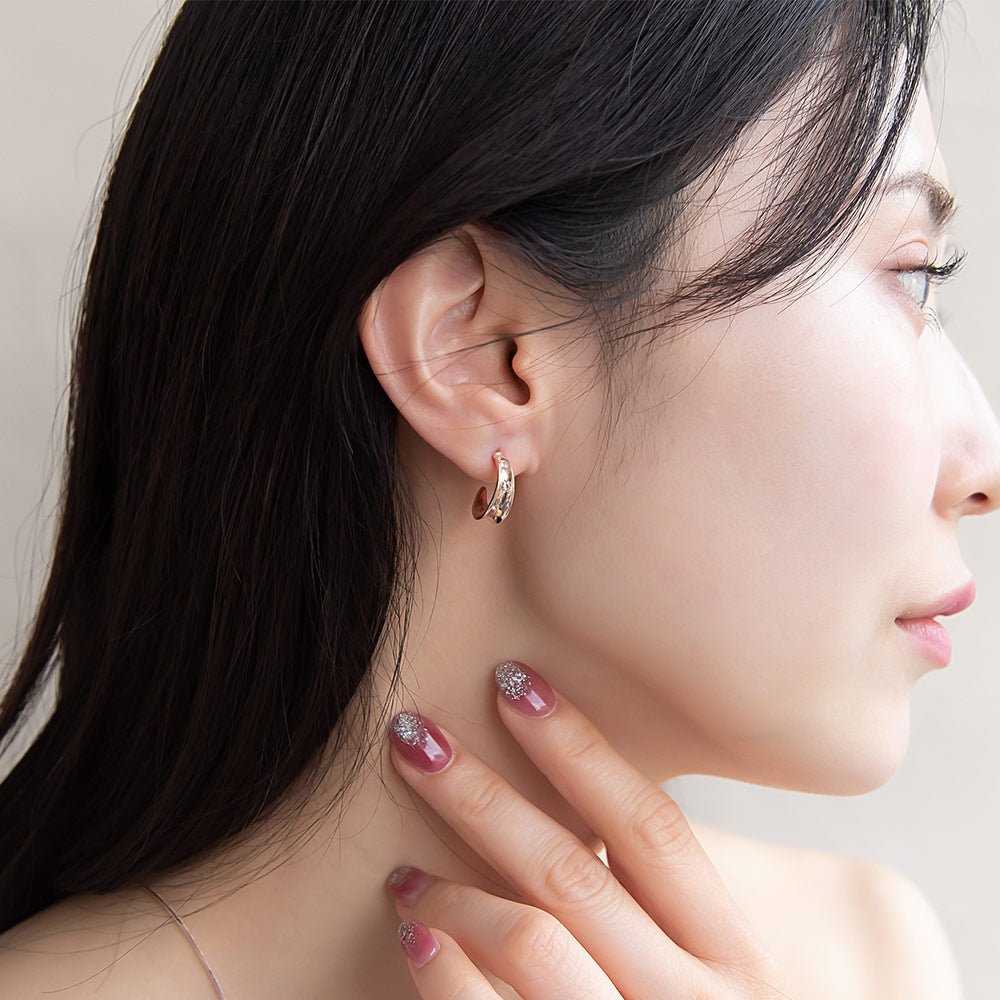 ピアス ロゼシルバー メタル カーブ プレート ミニ ストーン ランダム ドット チタンポスト C型 スタッドピアス