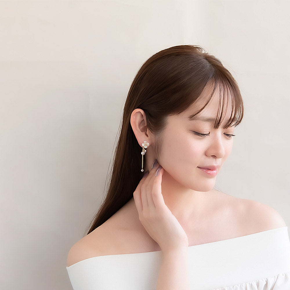 ピアス ニッケルフリー メタル フラワー 花 パール クリア ビーズ チェーン 下がり ステンレスポスト スタッドピアス