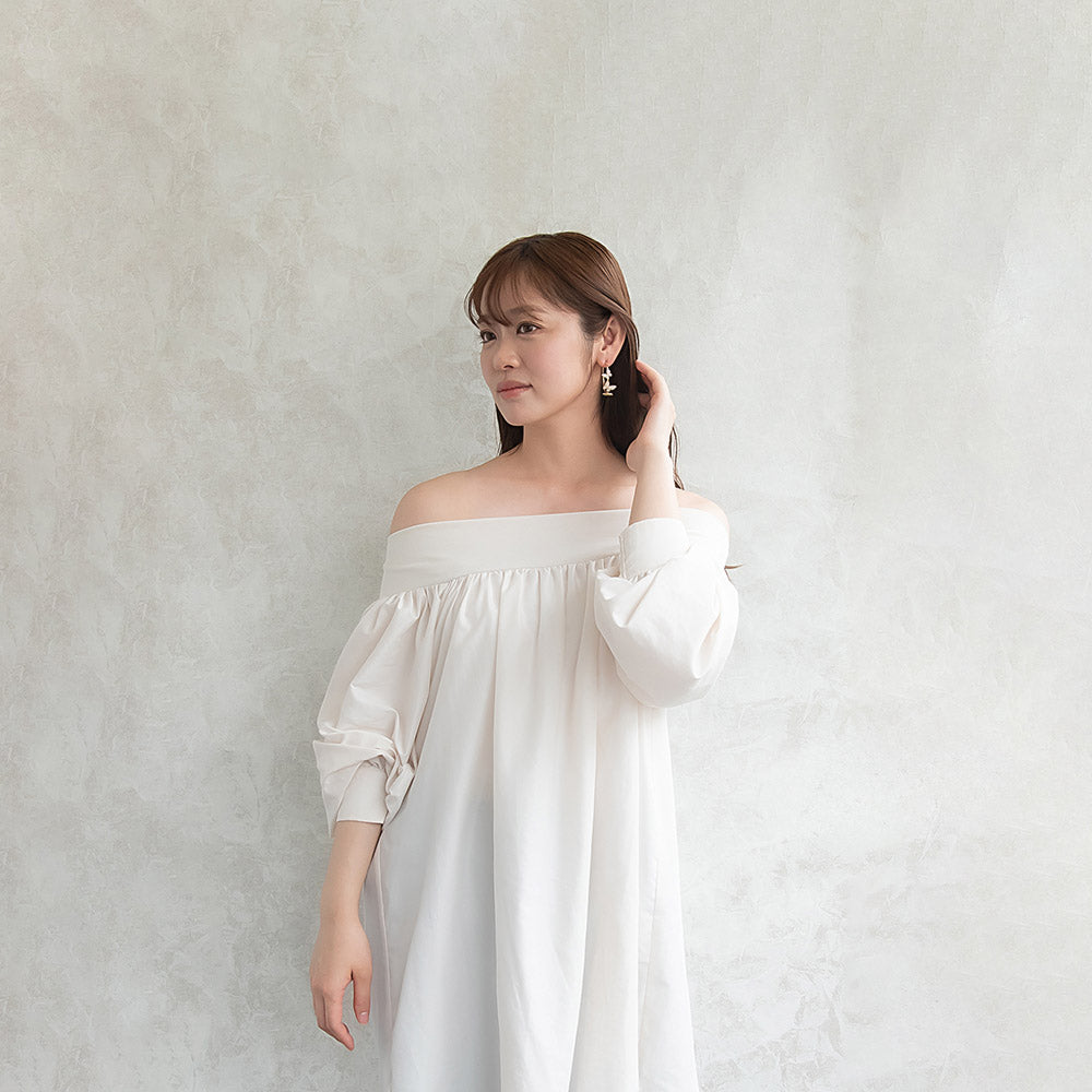 ピアス メタル キュービックジルコニア パヴェ ストーン トリプル バタフライ 蝶 チタンポスト C型 スタッドピアス