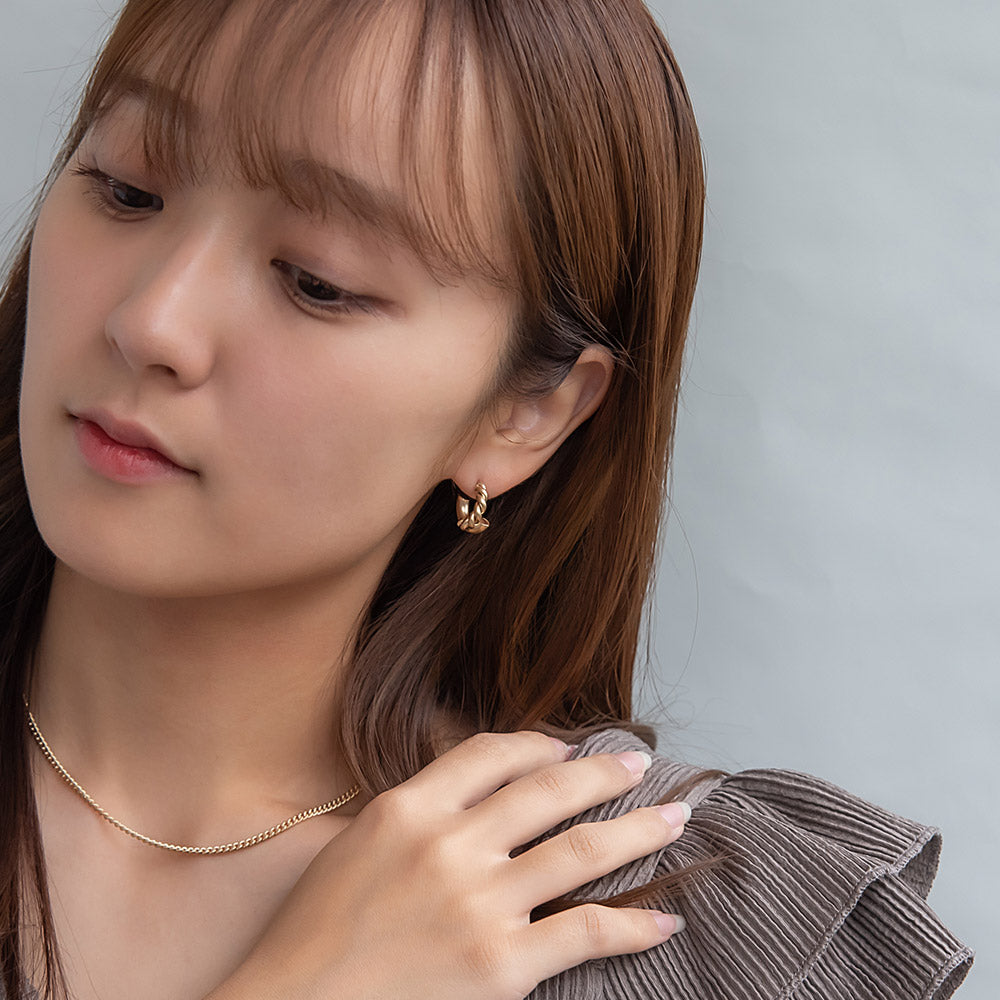 ピアス sable gold ハーフ ツイスト クロス カーブ ライン ステンレスポスト C型 ミニ スタッドピアス